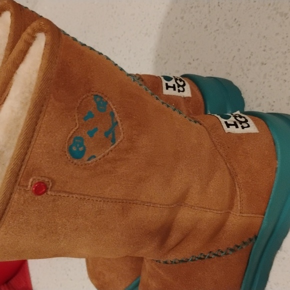 UGG Tan Kids Boots with Teal Sole. Size 6 Women - Picture 8 of 8